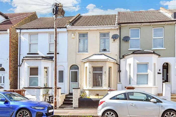 2 Bedroom Terraced House For Sale In Weston Road, Strood, Rochester, Kent, ME2