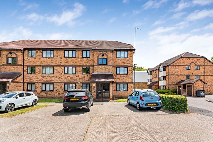 1 Bedroom Flat For Sale In Ainsley Close, London, N9