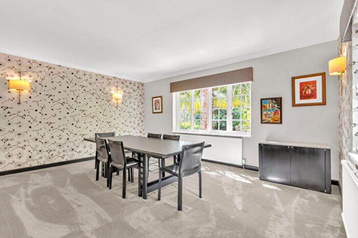 4 Bedroom Detached House For Sale In Totteridge Lane, Totteridge, N20