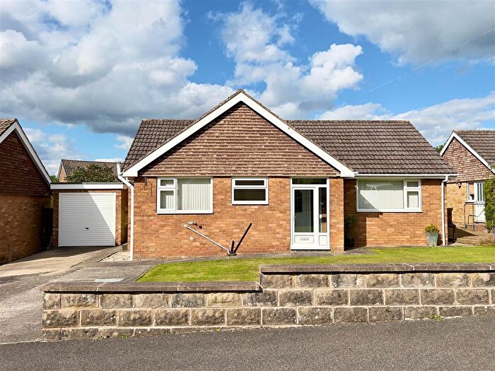 3 Bedroom Detached Bungalow To Rent In Woodvale Close, Somersall, S40