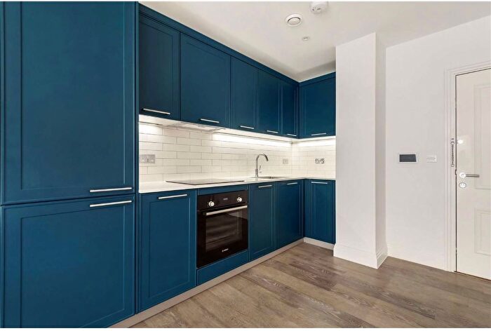 2 Bedroom Flat To Rent In Carraway Street, Reading, RG1