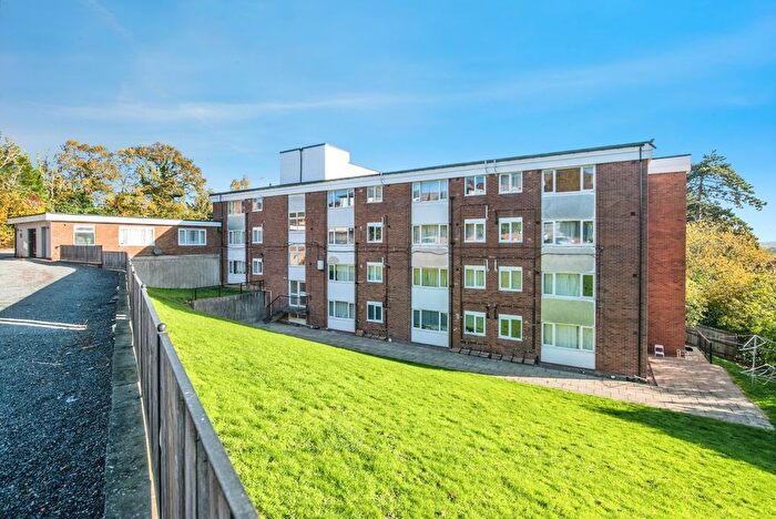 1 Bedroom Flat For Sale In Mount Pleasant, Redditch, Worcestershire, B97