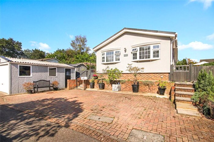 2 Bedroom Park Home For Sale In The Rise, Warfield Park, Bracknell, Berkshire, RG42