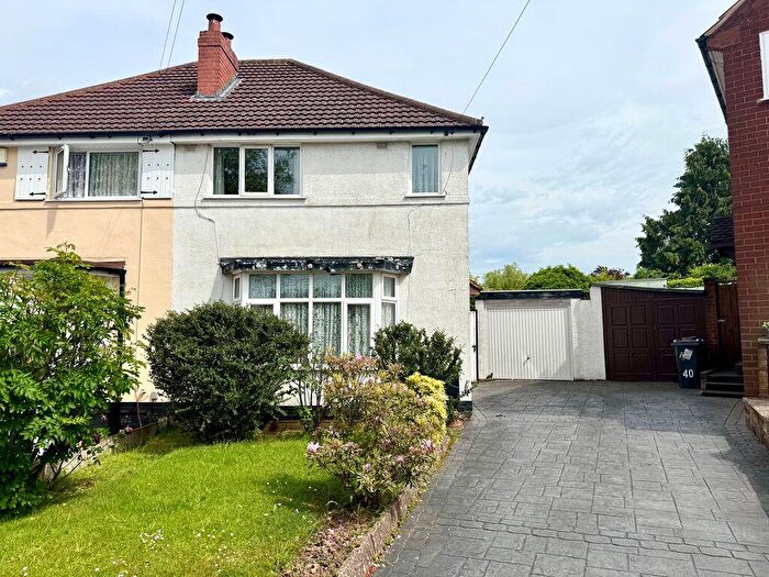 3 Bedroom Semi-Detached House For Sale In The Grove, Birmingham, B31