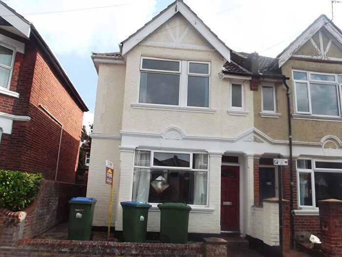 5 Bedroom House To Rent In Harborough Road, Southampton, SO15