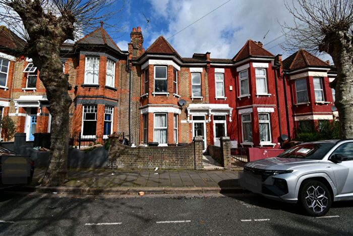 2 Bedroom Flat To Rent In Cotesbach Road, London, E5