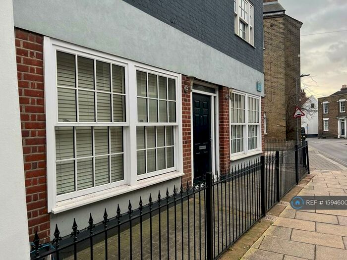 1 Bedroom Flat To Rent In East Street, Rochford, SS4