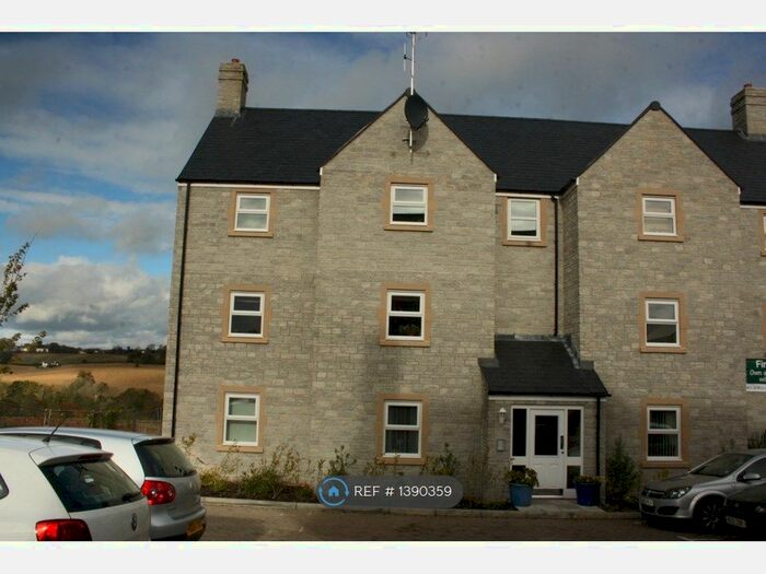 2 Bedroom Flat To Rent In Clifford Drive, Paulton, Bristol, BS39