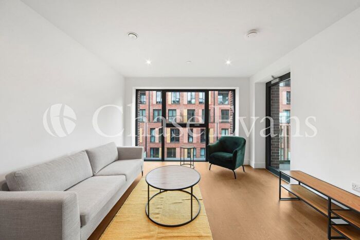 1 Bedroom Flat To Rent In Belfield Mansions, Park Amp; Sayer, Heygate Street, Elephant And Castle, London, SE17