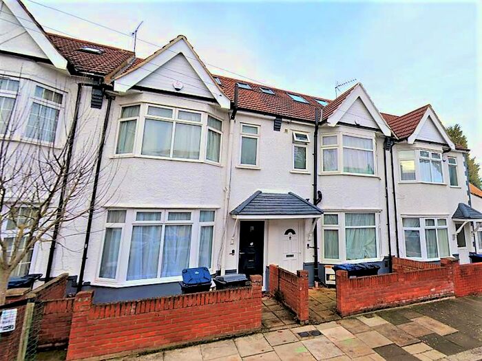 5 Bedroom Semi-Detached House To Rent In Babington Road, London, NW4