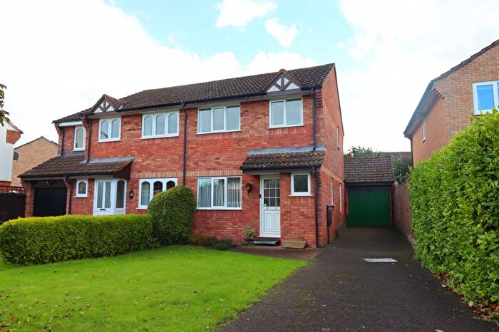 3 Bedroom Semi-Detached House For Sale In Bilberry Grove, Taunton, TA1
