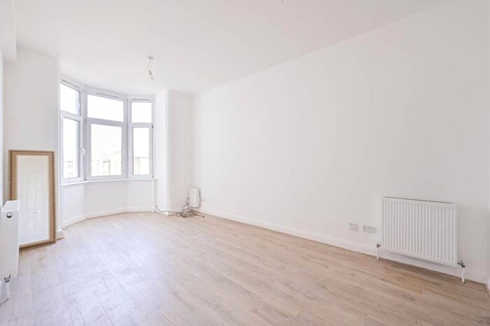 1 Bedroom Flat To Rent In Whitechapel Road, Whitechapel, London, E1