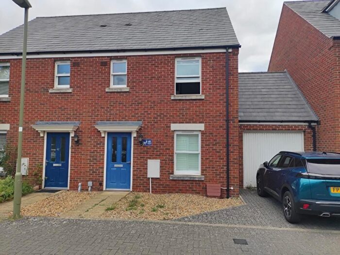 3 Bedroom Semi-Detached House To Rent In Kempton Close, Bicester, OX26