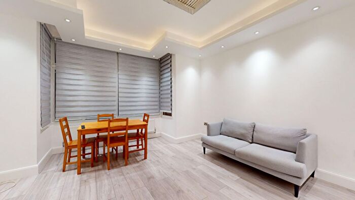 2 Bedroom Flat To Rent In Southfield Road, London, W4