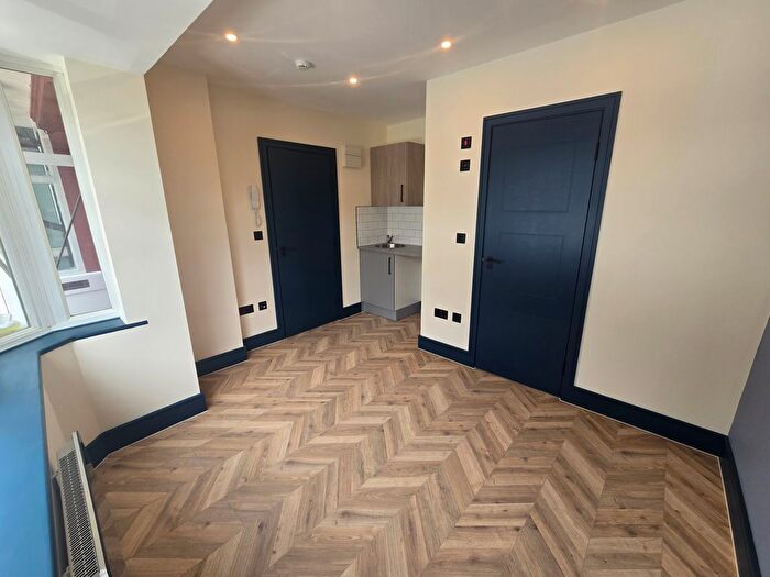 Studio To Rent In Carr Road, Northolt, UB5