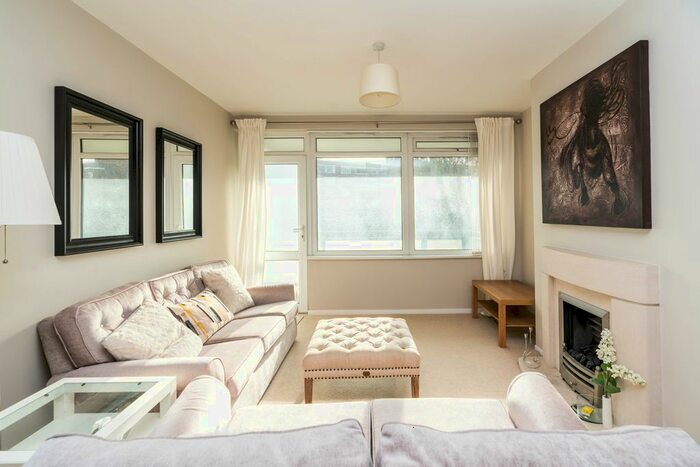 2 Bedroom Flat To Rent In Champion Park, London, SE5