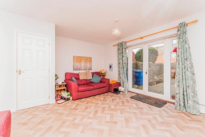 3 Bedroom Terraced House For Sale In Coles Close, Burton Latimer, Kettering, NN15