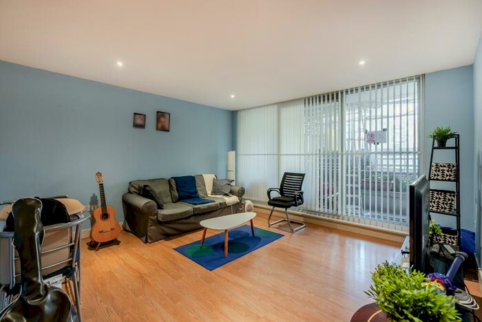 2 Bedroom Apartment For Sale In Albert Basin Way, London, E16