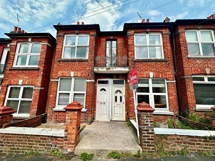 2 Bedroom Flat To Rent In Shanklin Road, Brighton, BN2