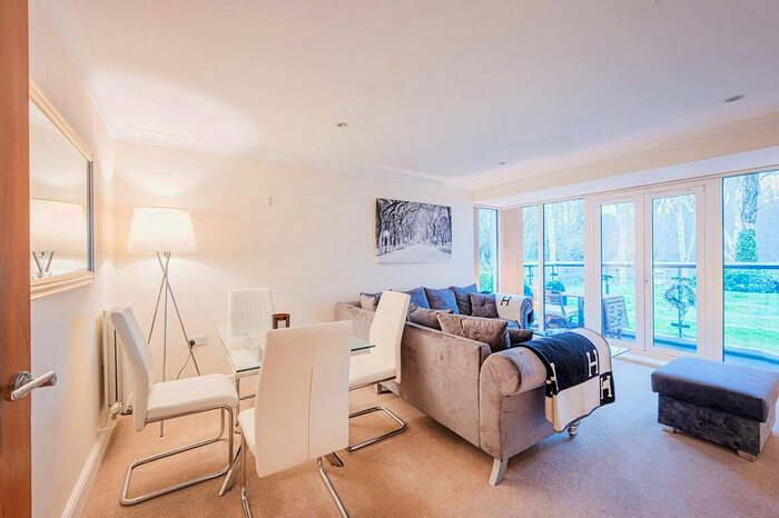 2 Bedroom Flat To Rent In Creswell Drive, Park Langley, Beckenham, BR3