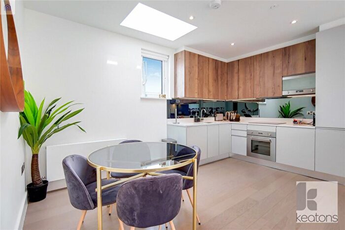 2 Bedroom Flat To Rent In Eric Street, Bow, London, E3