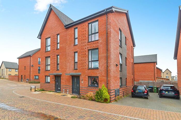 4 Bedroom Semi-Detached House For Sale In Tansley Road, Glebe Farm, Milton Keynes, MK17