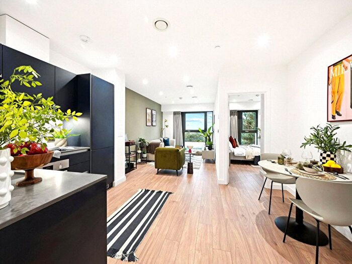 1 Bedroom Flat To Rent In Uncle Acton, Victoria Road, W3