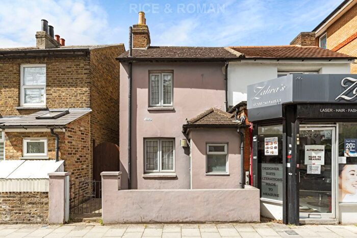 2 Bedroom Cottage For Sale In Staines Road, Hounslow, TW3