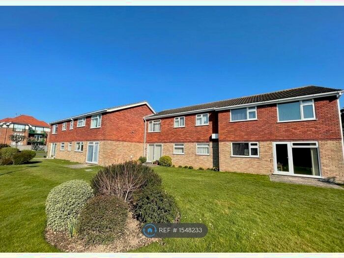 2 Bedroom Flat To Rent In Waterford Road, Highcliffe, Christchurch, BH23