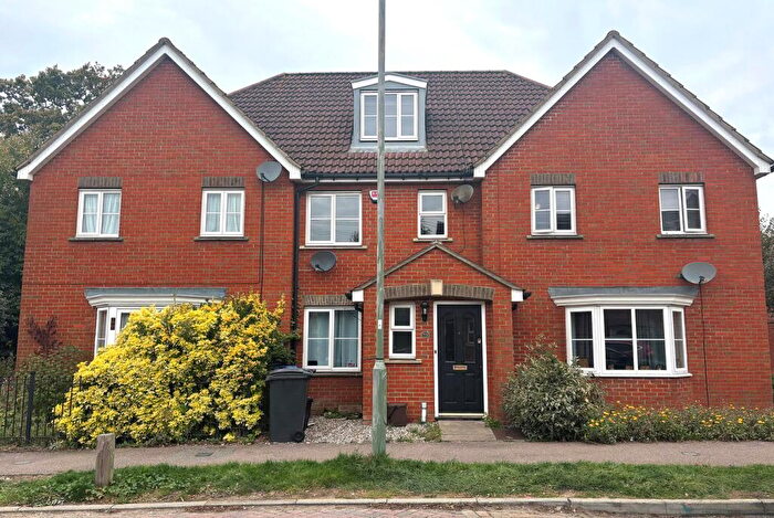 3 Bedroom Town House For Sale In Mendip Way, Stevenage, SG1