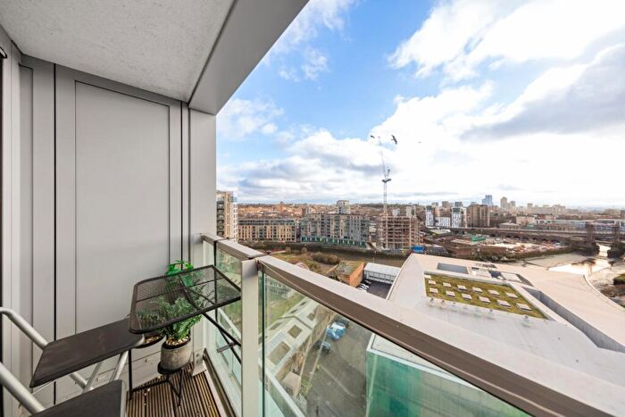 3 Bedroom Flat For Sale In Dancers Way London, SE8