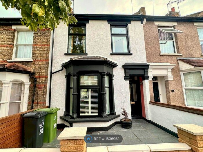 5 Bedroom Terraced House To Rent In Brookdale Road, London, E17