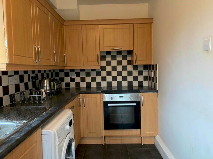 1 Bedroom Flat To Rent In Woodmill Lane, Bitterne Park, Southampton, SO18