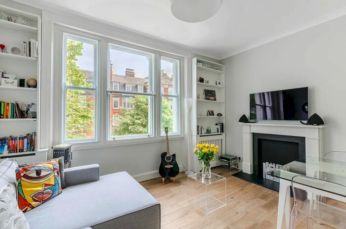 1 Bedroom Flat To Rent In Redcliffe Gardens, Chelsea, London, SW10