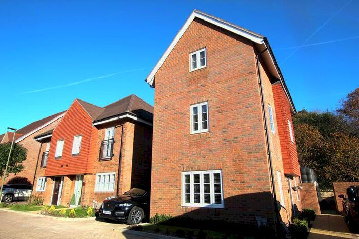 4 Bedroom Detached House To Rent In Beatrice Square, Tadworth, KT20