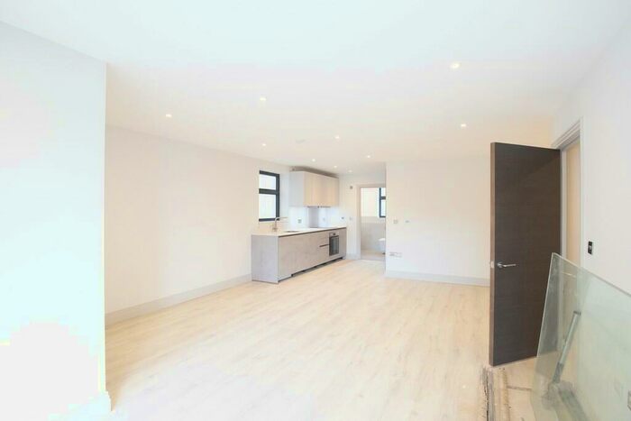 Apartment To Rent In The Avenue, Surbiton, KT5