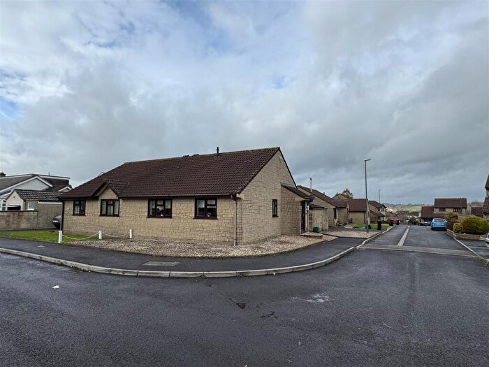 2 Bedroom Semi-Detached Bungalow For Sale In Clover Close, Paulton, BS39