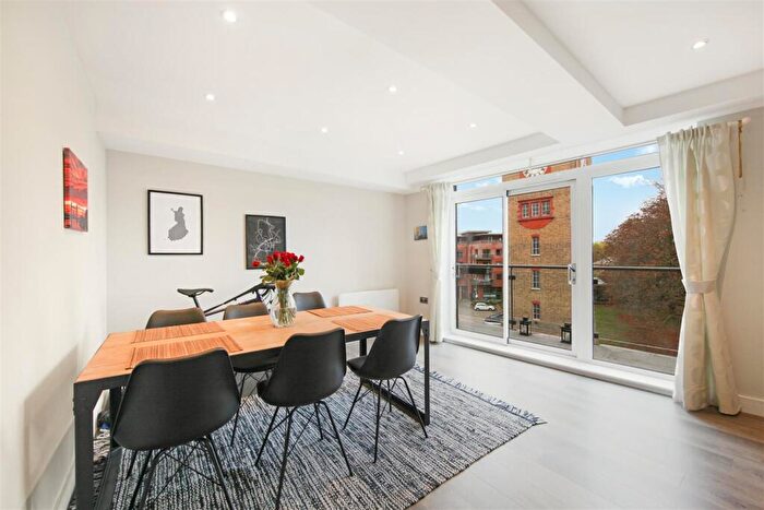 2 Bedroom Apartment For Sale In Kingswood Court, Hither Green, SE13