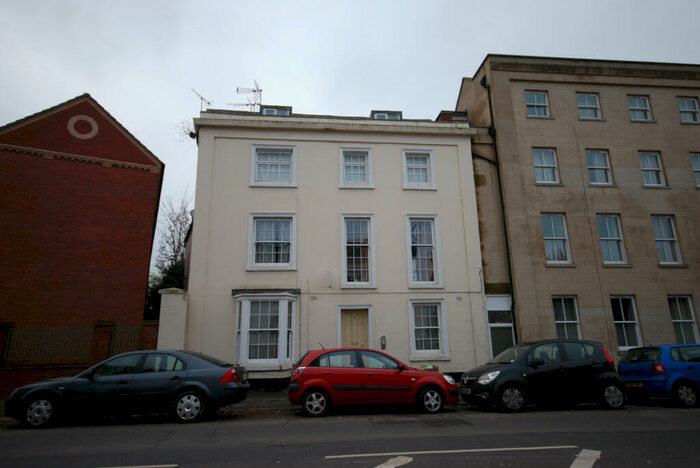 3 Bedroom Flat To Rent In Radford Road, Leamington Spa, Warwickshire, CV31