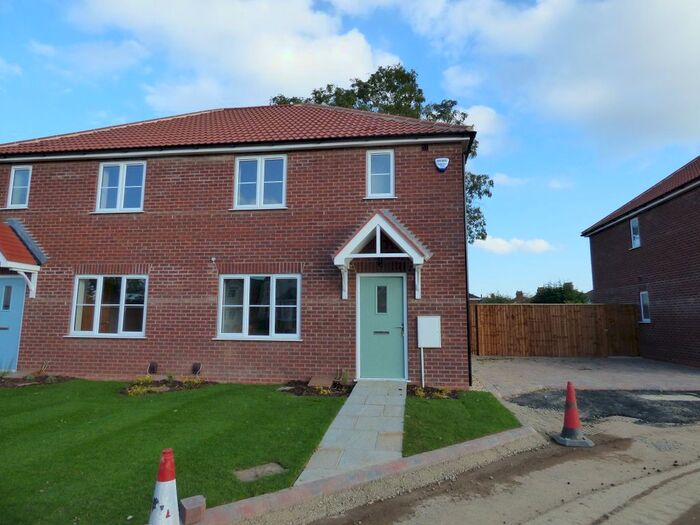 3 Bedroom Semi-Detached House To Rent In Gervase Hollies Way, Grimsby, DN33