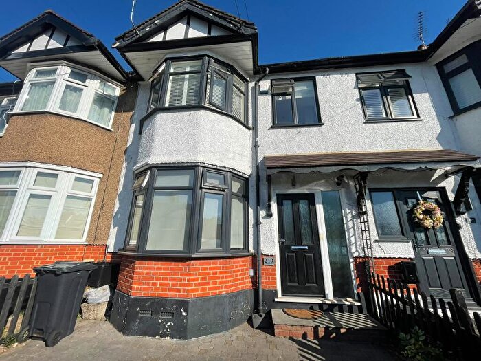 3 Bedroom Terraced House To Rent In Buckhurst Way, Buckhurst Hill, Redbridge, IG9