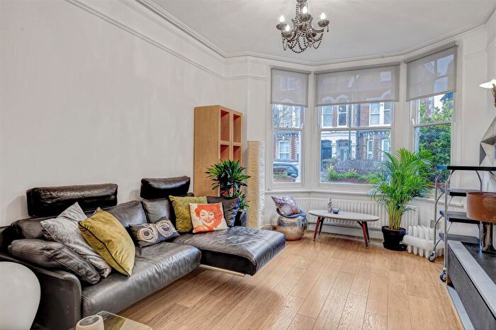 2 Bedroom Flat To Rent In Elm Road, East Sheen, SW14
