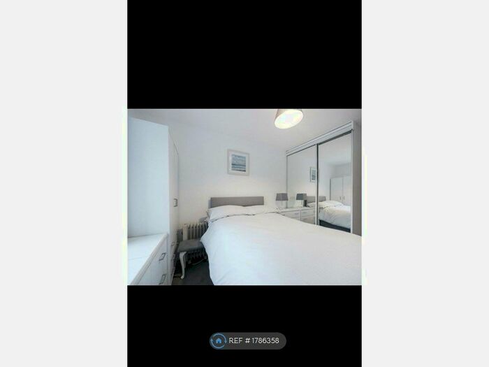 1 Bedroom Flat To Rent In Cantyre House, Glasgow, G3