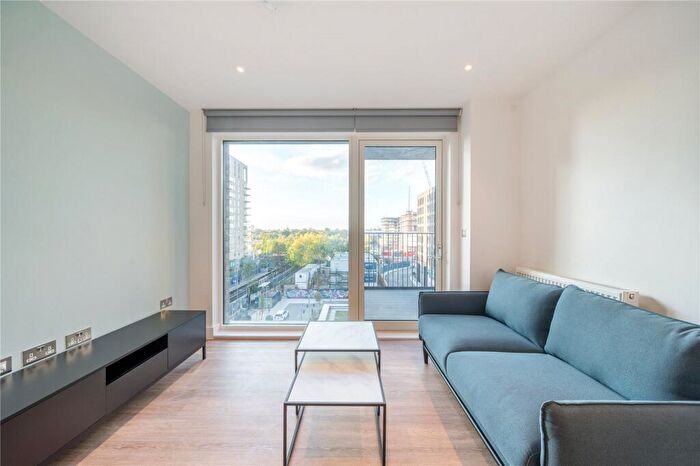 Apartment To Rent In Henley Cross, London, SE3