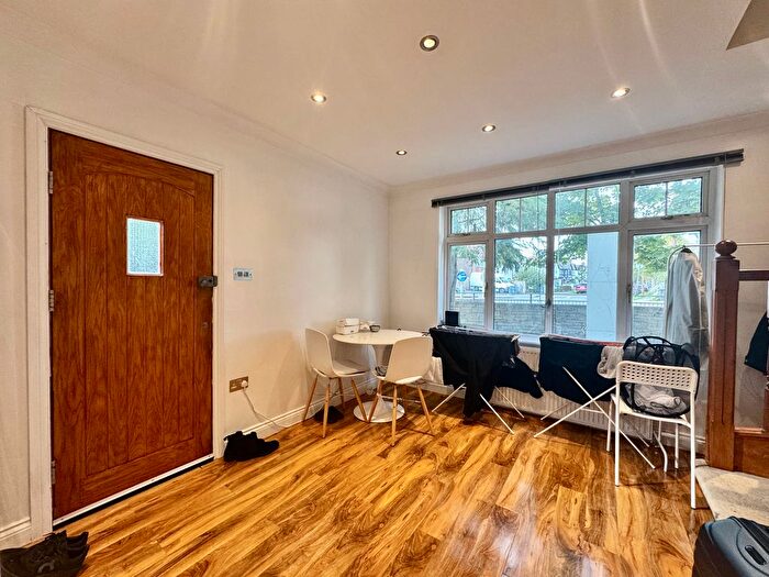 2 Bedroom Maisonette To Rent In Clarence Avenue, New Malden, KT3