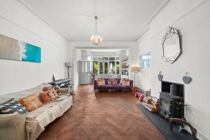 3 Bedroom Flat For Sale In Lydford Road, London, NW2
