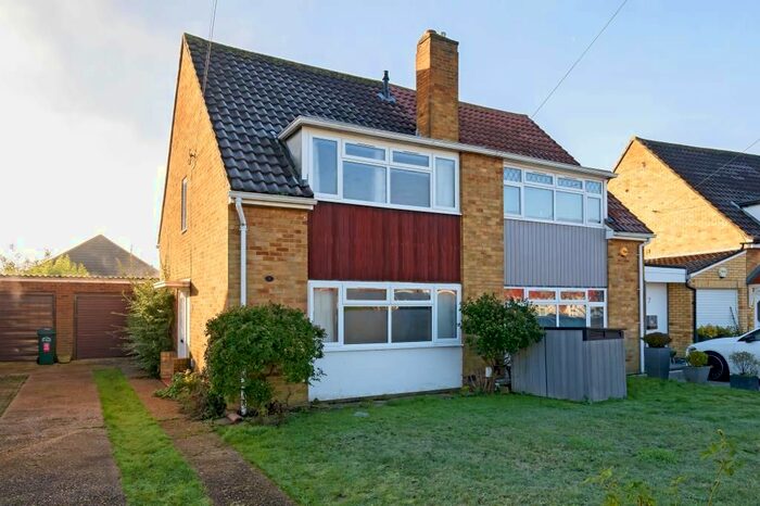 2 Bedroom Detached House To Rent In Sunbury, Sunbury On Thames, TW16