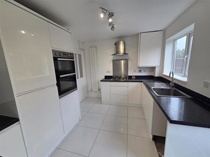 3 Bedroom End Of Terrace House To Rent In Kerswell Drive, Shirley, Solihull, B90