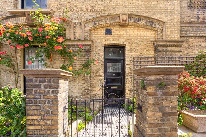 3 Bedroom Maisonette For Sale In Third Avenue, Hove, BN3