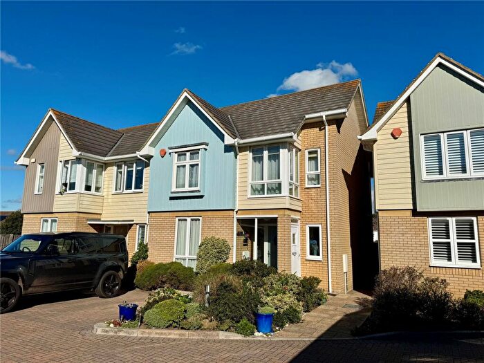 3 Bedroom House For Sale In Victoria Road, Milford On Sea, Hampshire, SO41